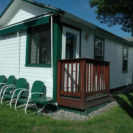 Channel Waterfront Cottages Weirs Beach Kamer foto