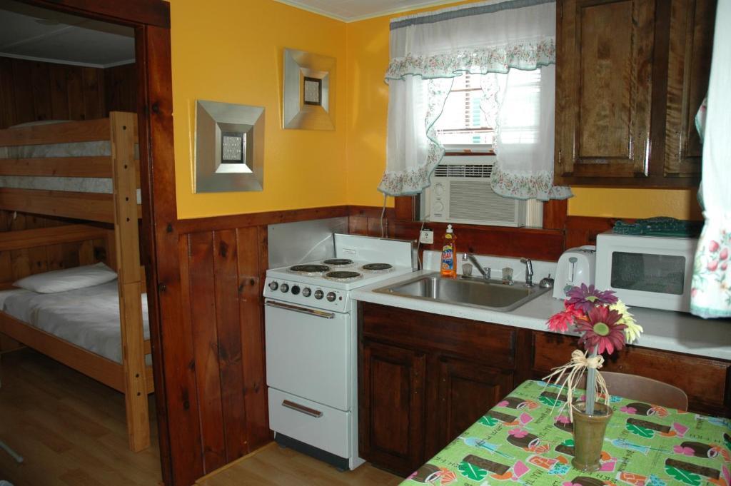 Channel Waterfront Cottages Weirs Beach Kamer foto