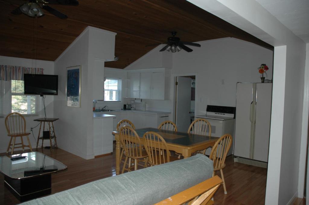 Channel Waterfront Cottages Weirs Beach Kamer foto