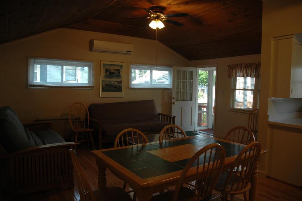 Channel Waterfront Cottages Weirs Beach Kamer foto